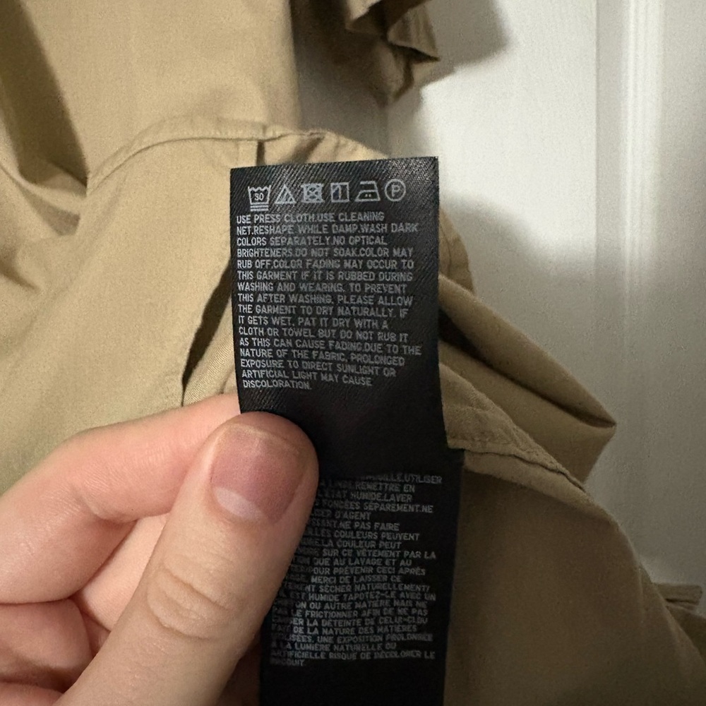 Uniqlo Men's Short-Sleeve Button-Down Shirt in Khaki - Picture 4 of 5